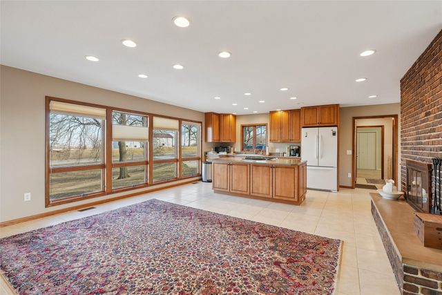 5981 T12 Highway N, Newton, IA 50208