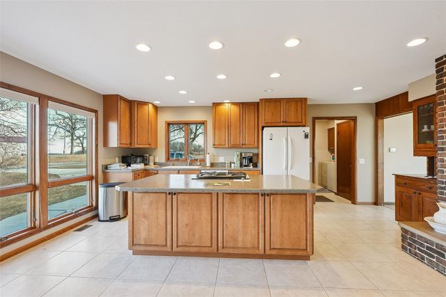 5981 T12 Highway N, Newton, IA 50208