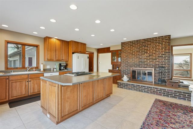 5981 T12 Highway N, Newton, IA 50208