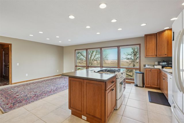 5981 T12 Highway N, Newton, IA 50208