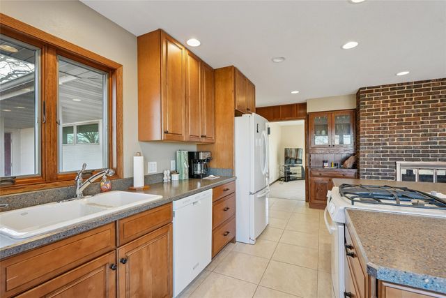 5981 T12 Highway N, Newton, IA 50208