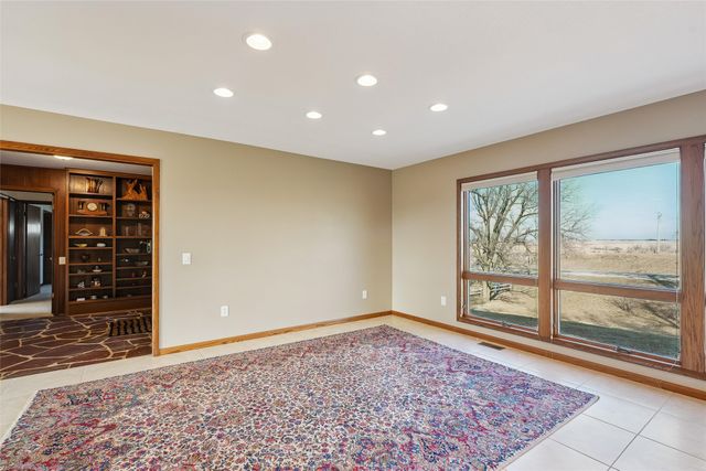 5981 T12 Highway N, Newton, IA 50208