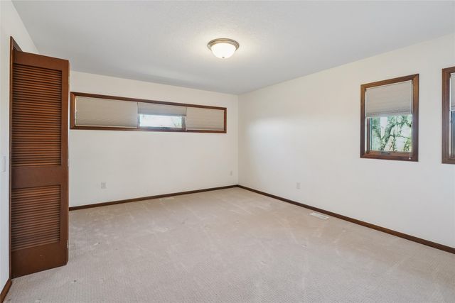 5981 T12 Highway N, Newton, IA 50208