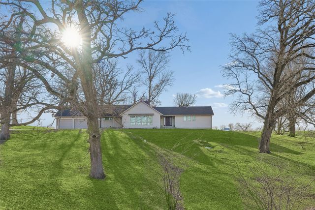 5981 T12 Highway N, Newton, IA 50208