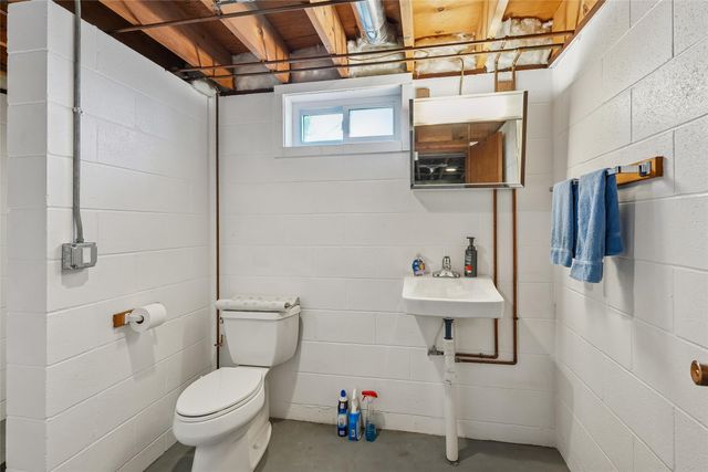 5981 T12 Highway N, Newton, IA 50208