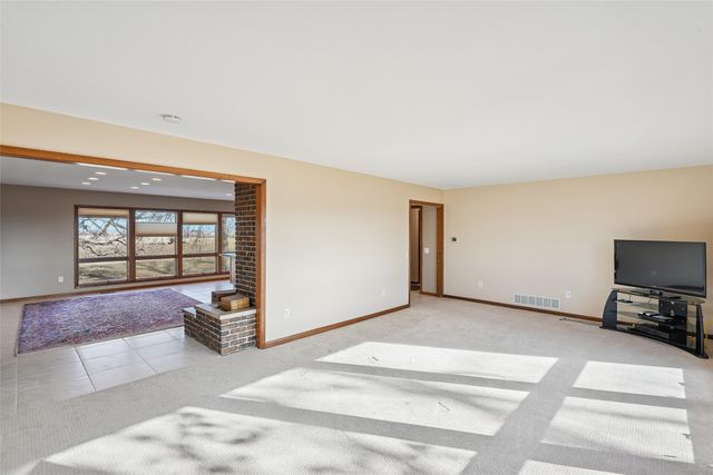 5981 T12 Highway N, Newton, IA 50208