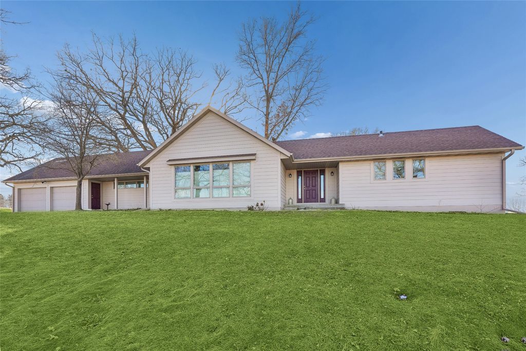 5981 T12 Highway N, Newton, IA 50208