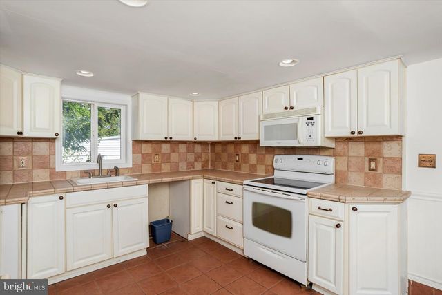 44 HUTCHINS AVE, Hamilton, NJ 08610