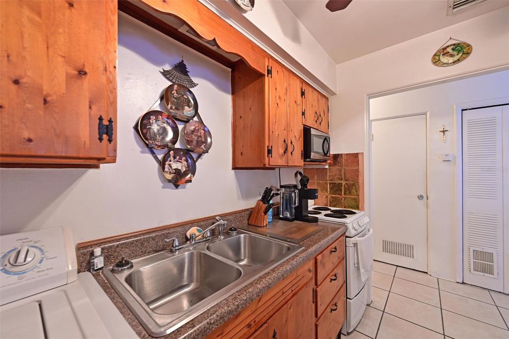 Image 19 of property listing at 4808 19TH STREET W, Bradenton, FL 34207