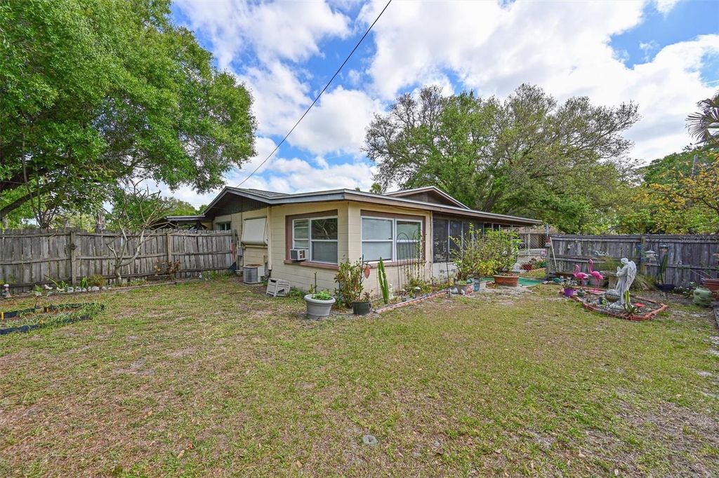 Image 27 of property listing at 4808 19TH STREET W, Bradenton, FL 34207