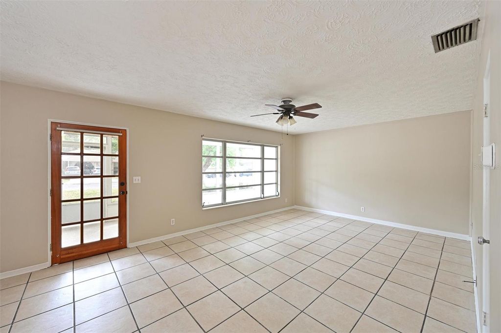 Image 6 of property listing at 4808 19TH STREET W, Bradenton, FL 34207