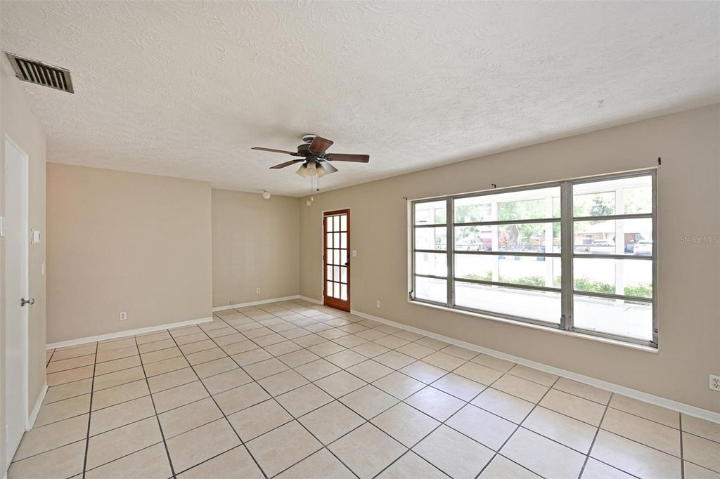 Image 7 of property listing at 4808 19TH STREET W, Bradenton, FL 34207