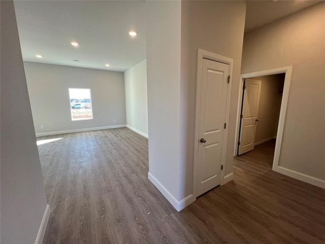 944 S Bear Lane, Mustang, OK 73064