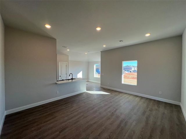 944 S Bear Lane, Mustang, OK 73064