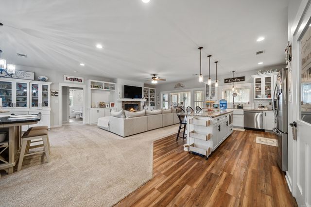 200 Autumn Oaks Dr, Bismarck, AR 71929
