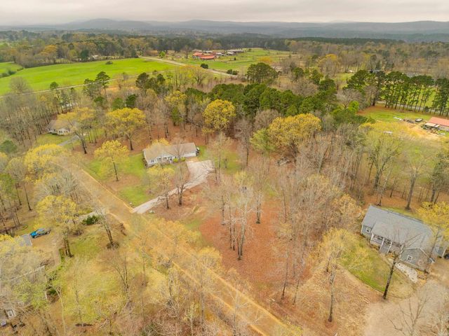 200 Autumn Oaks Dr, Bismarck, AR 71929