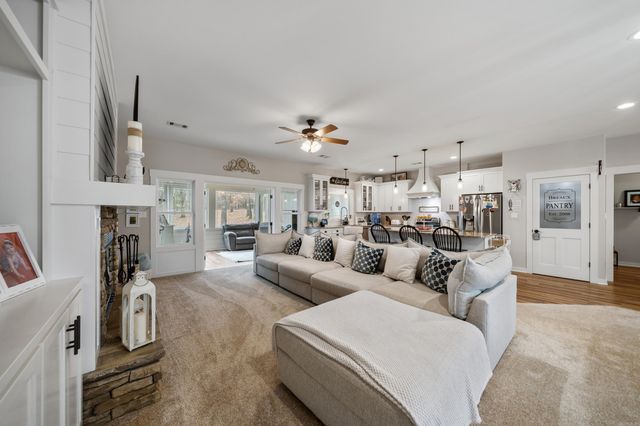 200 Autumn Oaks Dr, Bismarck, AR 71929