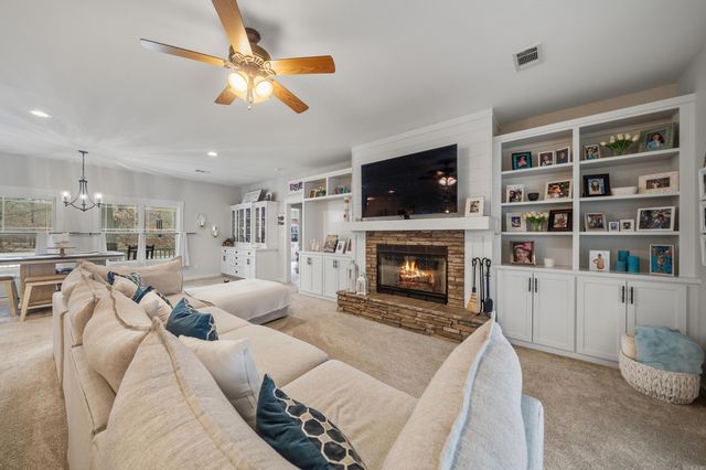 200 Autumn Oaks Dr, Bismarck, AR 71929