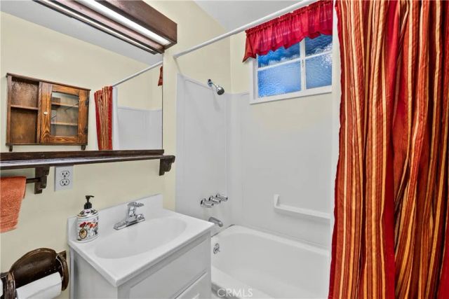 17465 Bullock Street, Encino, CA 91316