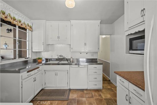 17465 Bullock Street, Encino, CA 91316