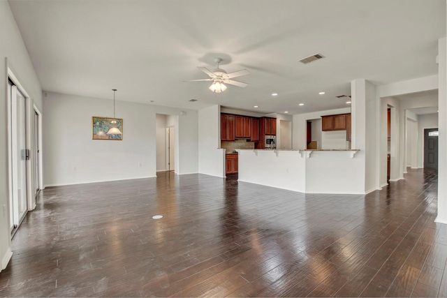 213 Mustang Island TRL, Georgetown, TX 78633