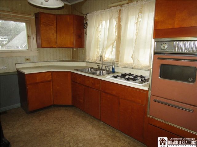 22 Hess Street, Jamestown, NY 14701