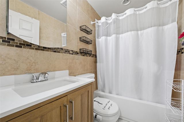 2064 Cicero Avenue, Bronx, NY 10473