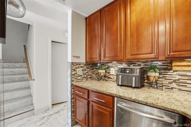 2064 Cicero Avenue, Bronx, NY 10473
