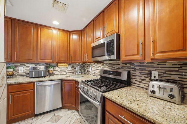 2064 Cicero Avenue, Bronx, NY 10473