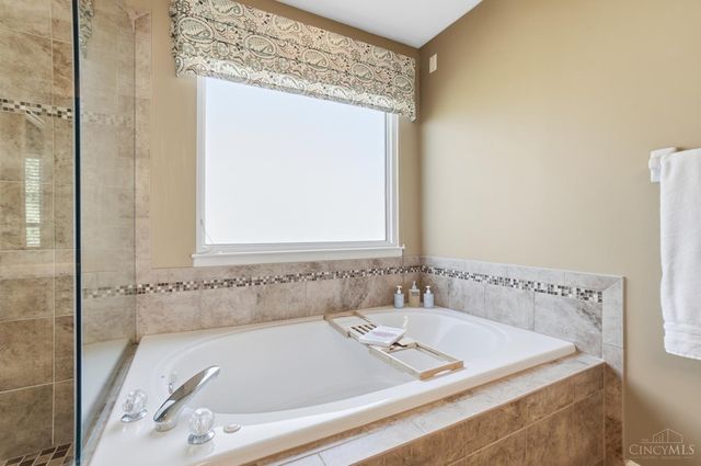 504 Dakota Run, Hamilton Twp, OH 45039