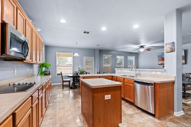 325 Golden Bear Dr, Cibolo, TX 78108