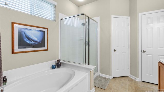 325 Golden Bear Dr, Cibolo, TX 78108