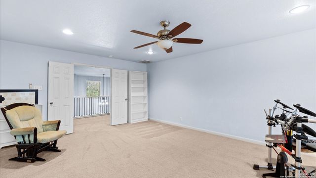 325 Golden Bear Dr, Cibolo, TX 78108