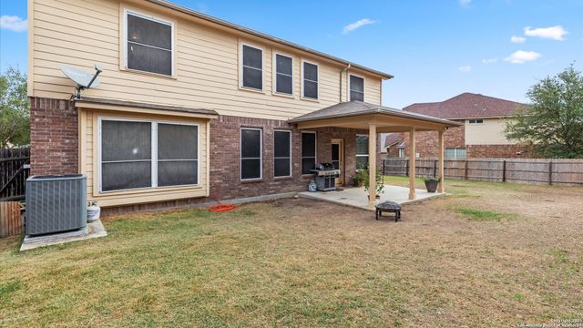 325 Golden Bear Dr, Cibolo, TX 78108
