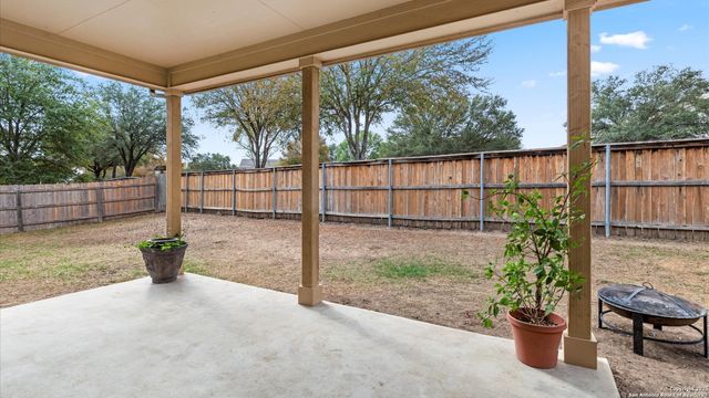 325 Golden Bear Dr, Cibolo, TX 78108