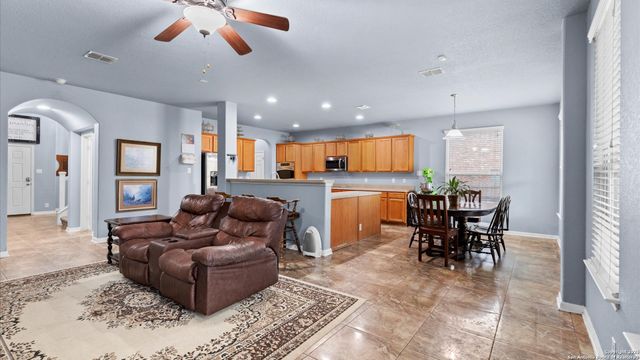 325 Golden Bear Dr, Cibolo, TX 78108