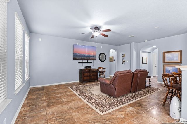 325 Golden Bear Dr, Cibolo, TX 78108