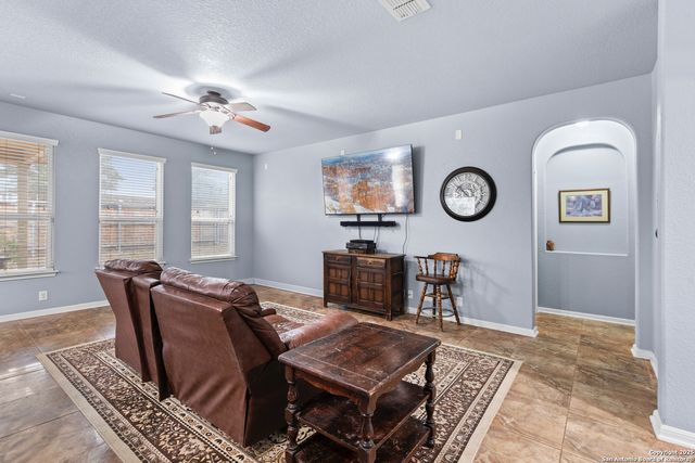 325 Golden Bear Dr, Cibolo, TX 78108