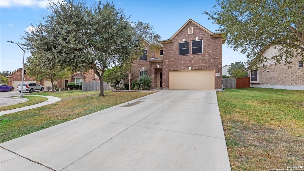 325 Golden Bear Dr, Cibolo, TX 78108