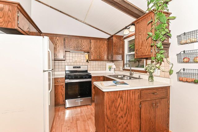 8049 S Waring DRIVE, Oak Creek, WI 53154