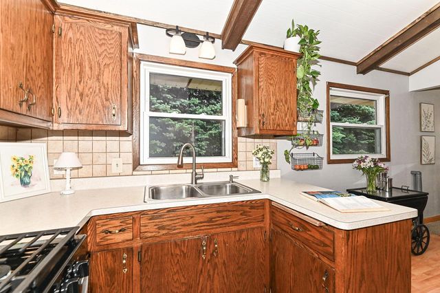8049 S Waring DRIVE, Oak Creek, WI 53154