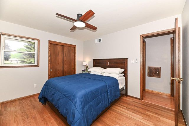 8049 S Waring DRIVE, Oak Creek, WI 53154