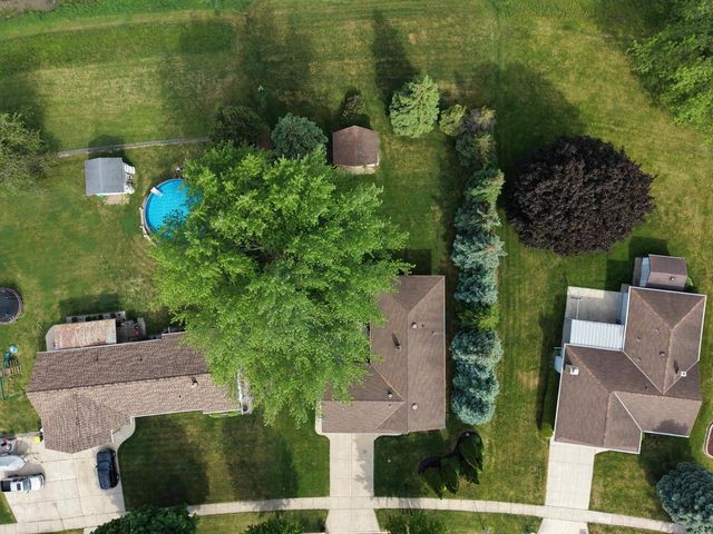 8049 S Waring DRIVE, Oak Creek, WI 53154