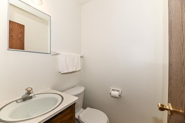 8049 S Waring DRIVE, Oak Creek, WI 53154
