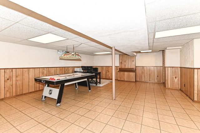 8049 S Waring DRIVE, Oak Creek, WI 53154