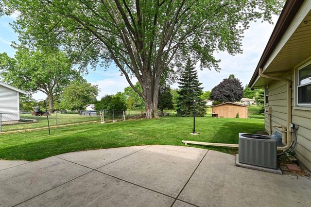 8049 S Waring DRIVE, Oak Creek, WI 53154