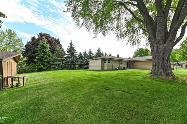 8049 S Waring DRIVE, Oak Creek, WI 53154