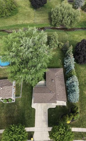 8049 S Waring DRIVE, Oak Creek, WI 53154