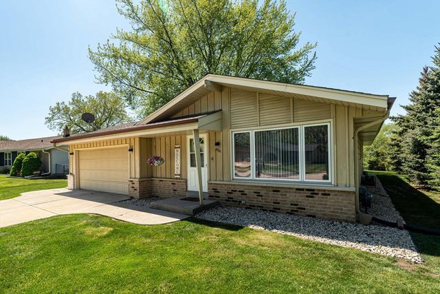 8049 S Waring DRIVE, Oak Creek, WI 53154