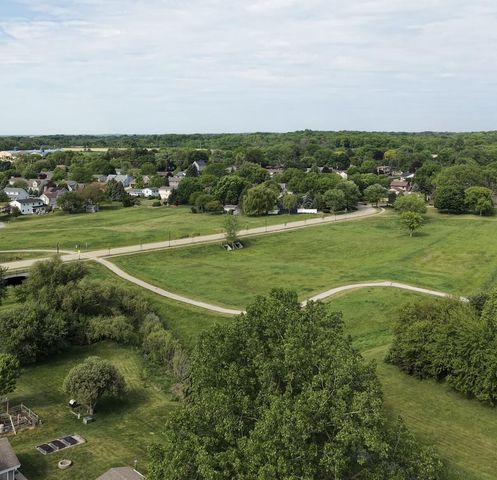 8049 S Waring DRIVE, Oak Creek, WI 53154
